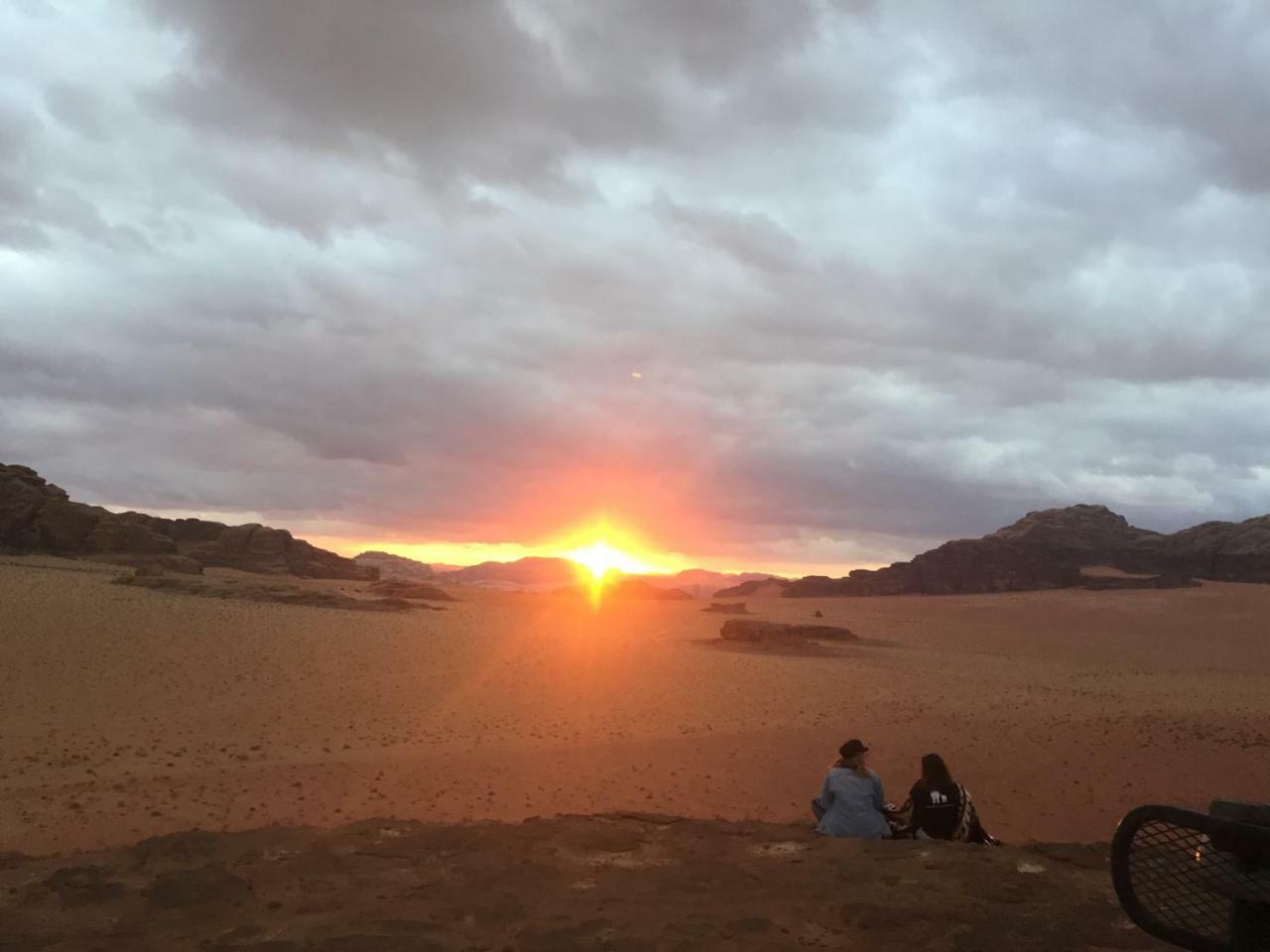 Friend Wadi Rum Ngoại thất bức ảnh